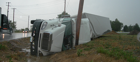 Truck_Crash_450x200_584005_30246517.jpg