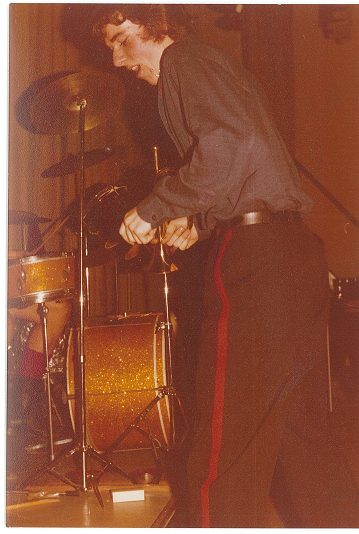 Swingend in de schoolband.jpg Swingend in de schoolband.jpg