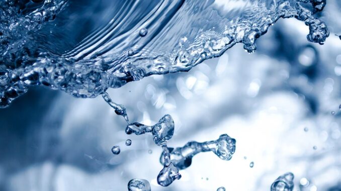 splashing-165192_1280